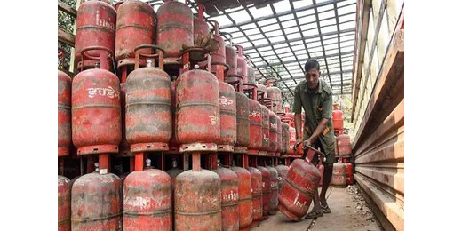 तेल आपूर्ति पर सरकार का आश्वासन, कहा– अफवाहों से बचें, कोई कमी नहीं